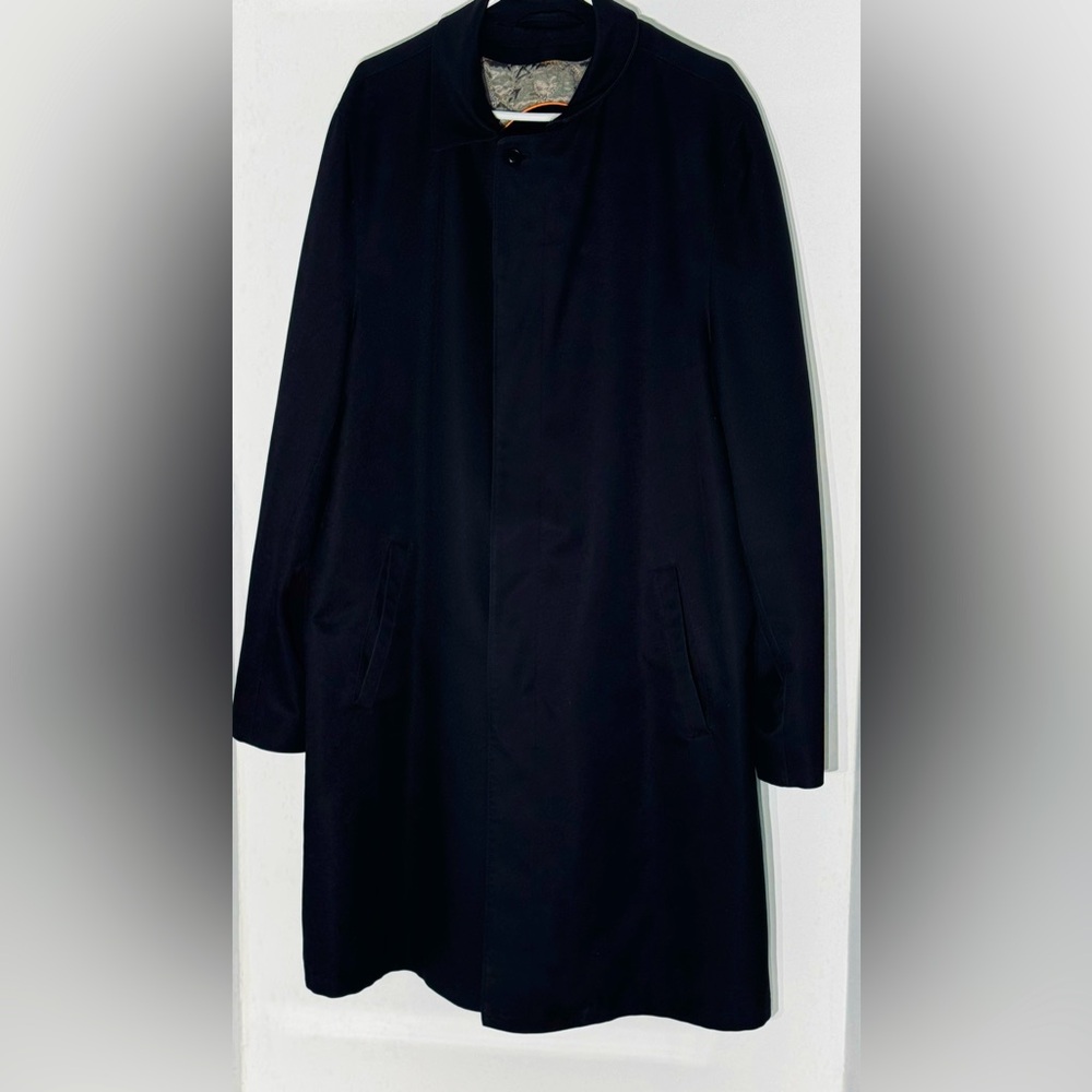 Harry Rosen overcoat with zip in liner. Excellent condition. 44